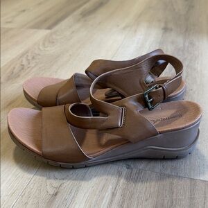Baretraps Tan Women's Sandals